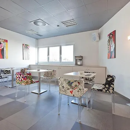 Hotell Bit Center 2*