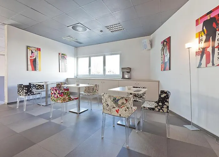 Ξενοδοχείο Bit Center 2*